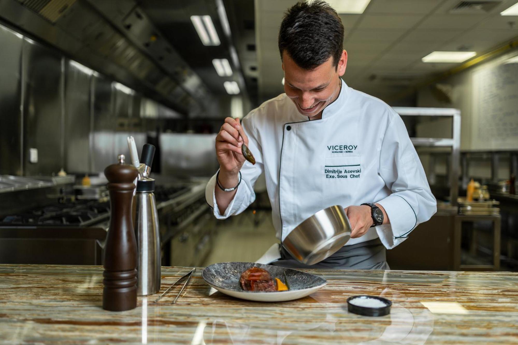 Viceroy Kopaonik Serbia المظهر الخارجي الصورة Executive Chef at work
