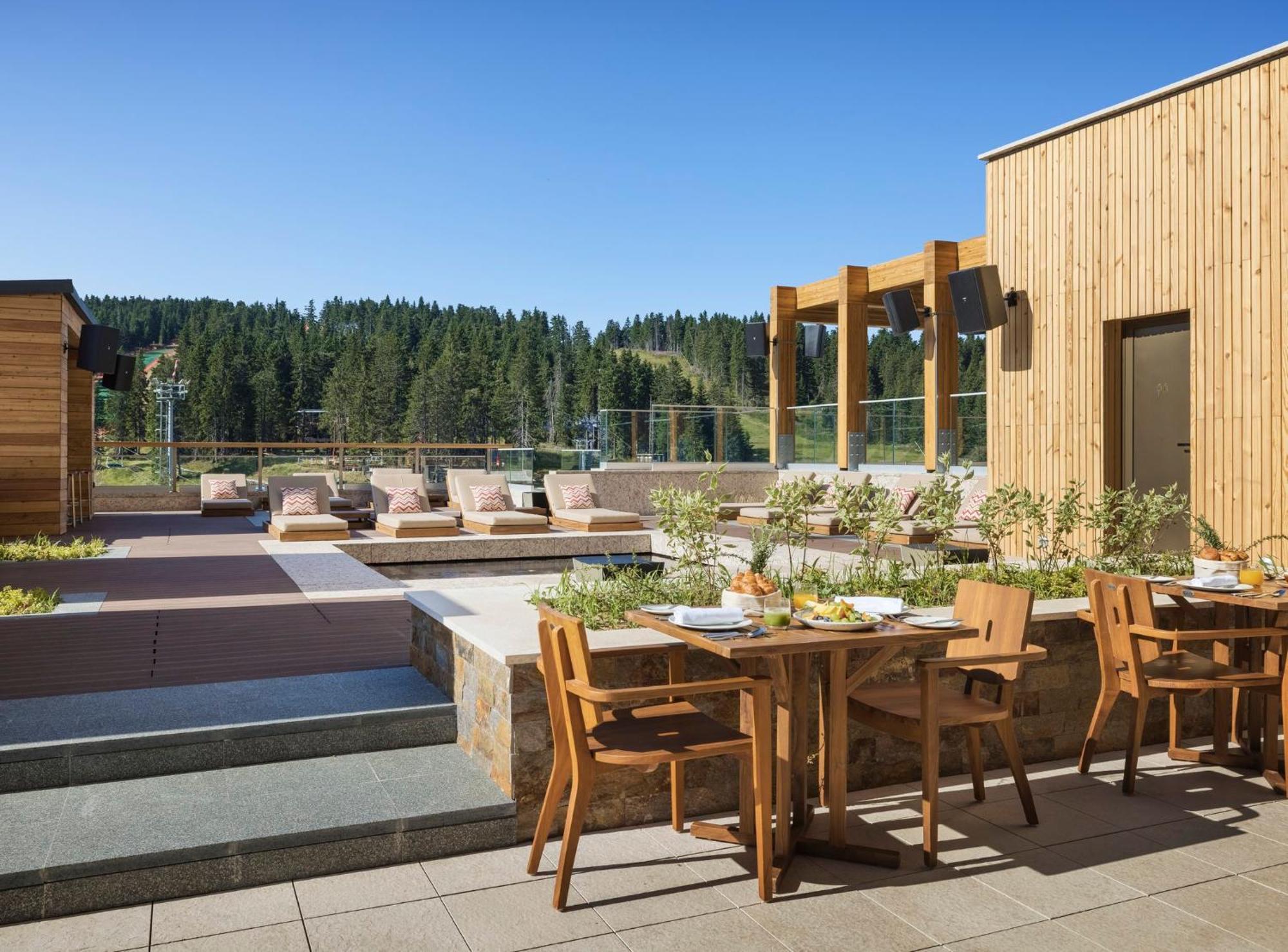 Viceroy Kopaonik Serbia المظهر الخارجي الصورة The rooftop terrace at the Hotel