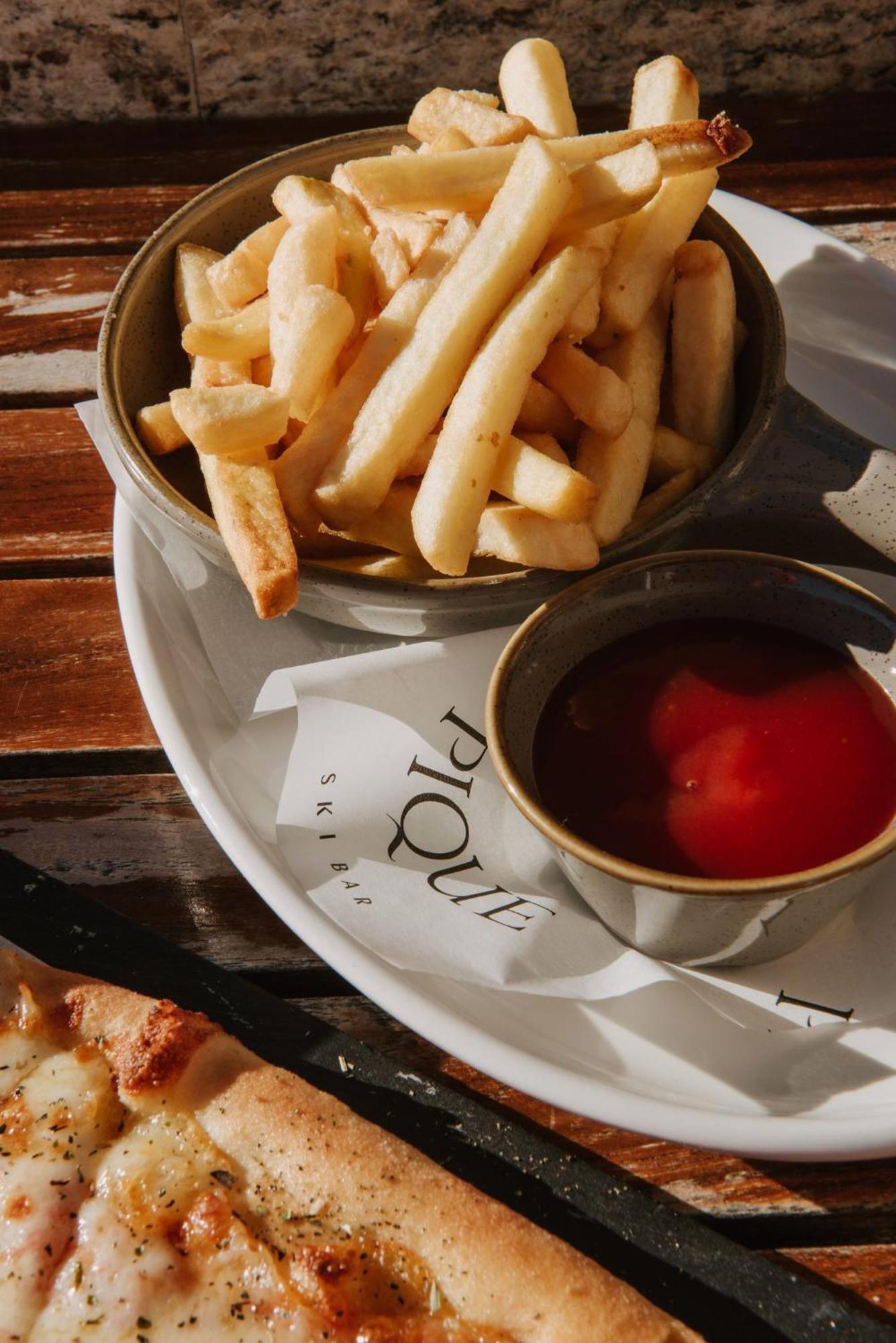 Viceroy Kopaonik Serbia المظهر الخارجي الصورة French fries and ketchup